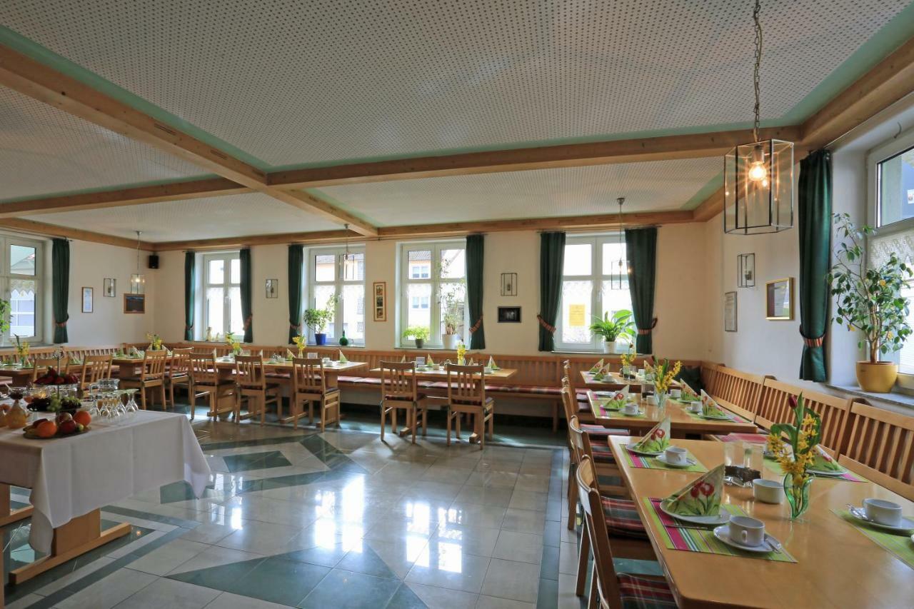 ホテル Weinstube Schwalbennest カールスシュタット エクステリア 写真