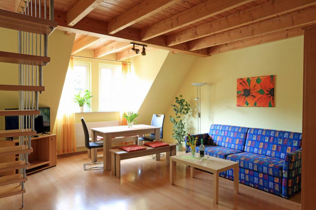ホテル Weinstube Schwalbennest カールスシュタット エクステリア 写真