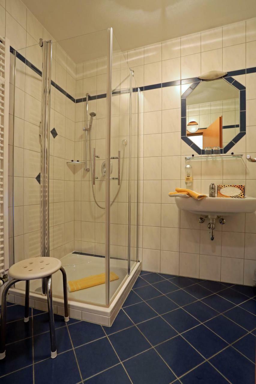 ホテル Weinstube Schwalbennest カールスシュタット エクステリア 写真